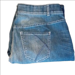 LANE BRYANT CROPPED JEANS, SIZE 18, TIGHTER TUMMY TECHNOLOGY.